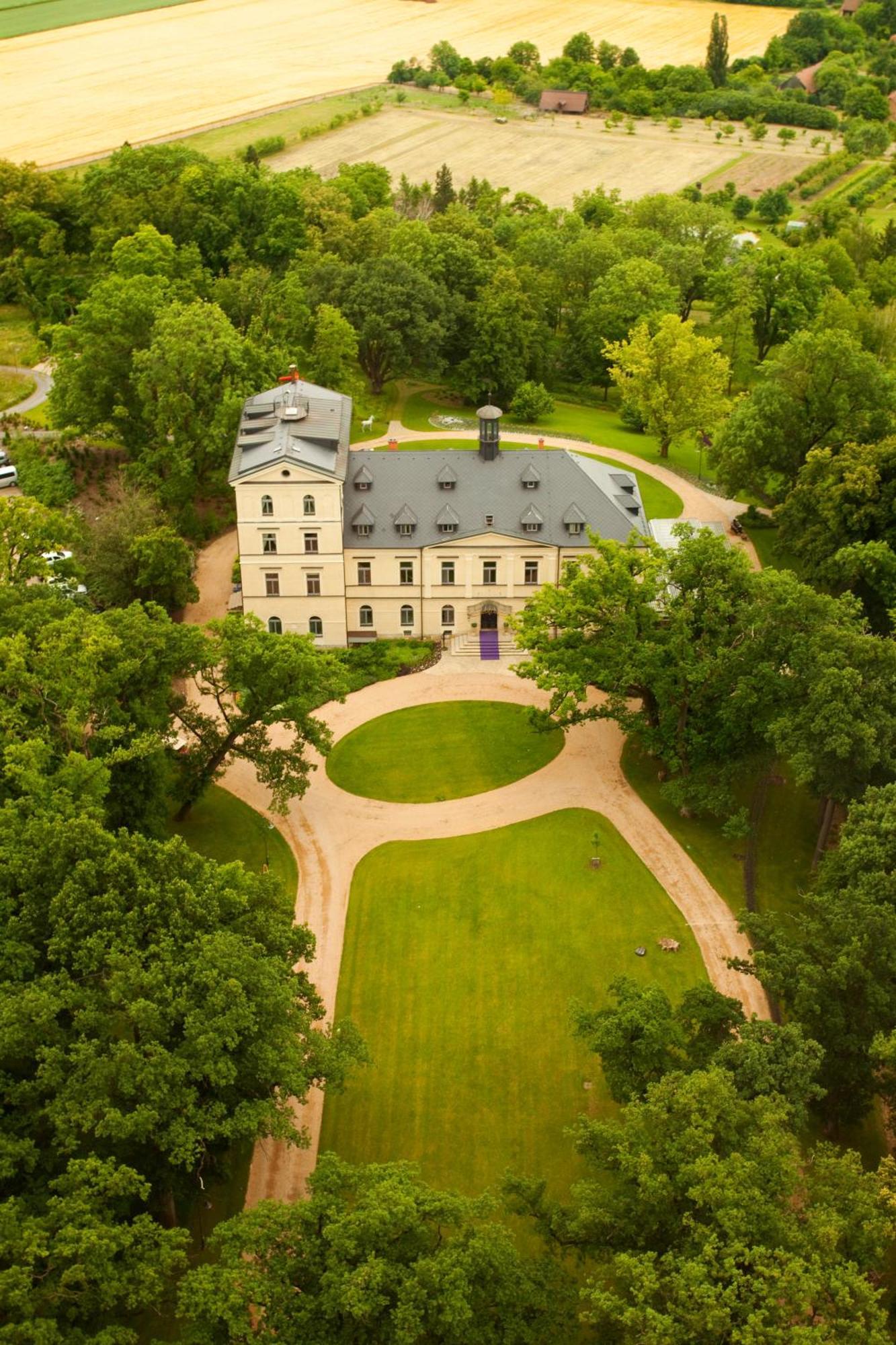 Отель Chateau Мцели Экстерьер фото